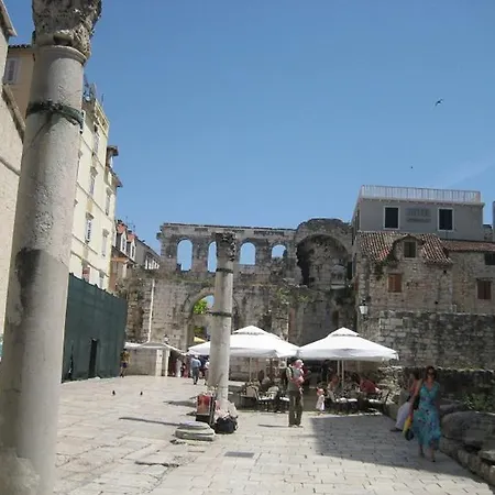 Skaline Luxury Σπλιτ