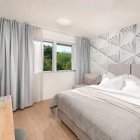 Skaline Luxury 4* Σπλιτ